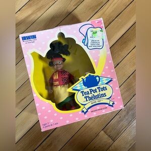 NIB Tea Pot Tots Les Thelutins by Irwin vintage 1987 Rosie Hip rose scented doll
